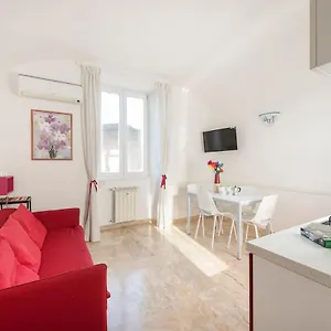Apartamento Between Termini & Colosseo